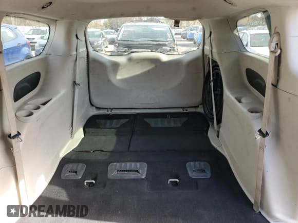 ✅ 2020 Chrysler Voyager LXi • VIN: 2C4RC1DG8LR216264 • Lot: 91803125. Wystawiony na Copart z przebiegiem 199 871 mil. Bezpłatny archiwum sprzedaży aukcyjnych z USA i szczegółowy raport historii pojazdu na DreamBid. Zdjęcie 10.