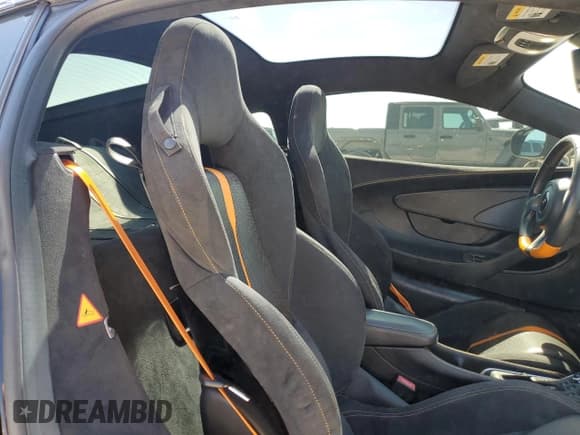 ✅ 2017 McLaren 570GT • VIN: SBM13GAA0HW002178 • Lot: 76395084. Wystawiony na Copart z przebiegiem 33 537 mil. Bezpłatny archiwum sprzedaży aukcyjnych z USA i szczegółowy raport historii pojazdu na DreamBid. Zdjęcie 10.