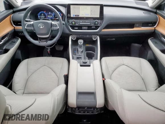 ✅ 2024 Toyota Highlander Platinum • VIN: 5TDAAAB55RS021405 • Lot: 93327265. Listed on Copart with 14,091 mi. Free auction sales archive from the USA and detailed vehicle history report at DreamBid. Image 8.