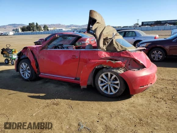 ✅ 2015 Volkswagen Beetle • VIN: 3VW5A7AT7FM808465 • Lot: 81183604. Wystawiony na Copart z przebiegiem 105 141 mil. Bezpłatny archiwum sprzedaży aukcyjnych z USA i szczegółowy raport historii pojazdu na DreamBid. Zdjęcie 2.