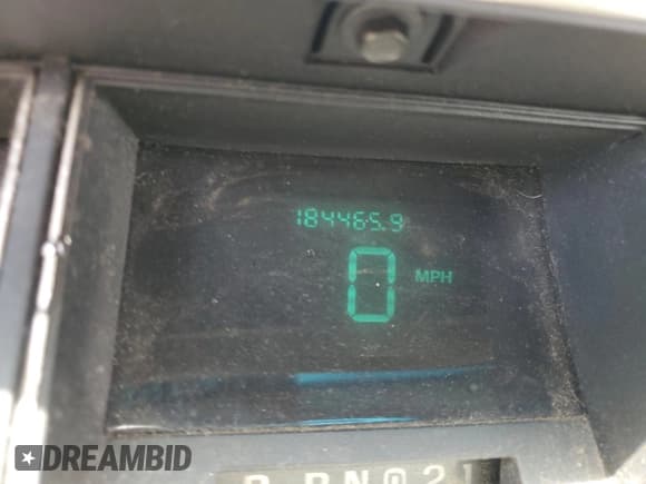 ✅ 1994 Lincoln Town Car Signature • VIN: 1LNLM82W9RY629459 • Lot: 68300385. Listed on Copart with 184,465 mi. Free auction sales archive from the USA and detailed vehicle history report at DreamBid. Image 9.