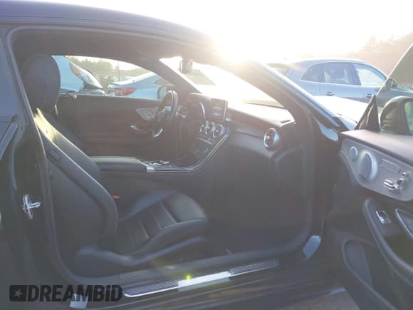 ✅ 2018 Mercedes-Benz C 300 • VIN: WDDWJ4KB0JF637536 • Lot: 40845998. Listed on IAAI with 49,846 mi. Free auction sales archive from the USA and detailed vehicle history report at DreamBid. Image 5.