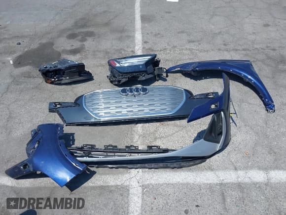 ✅ 2023 Audi Q4 e-tron Sportback Prestige • VIN: WA142BFZ5PP005042 • Lot: 42761191. Listed on IAAI with 33,737 mi. Free auction sales archive from the USA and detailed vehicle history report at DreamBid. Image 12.