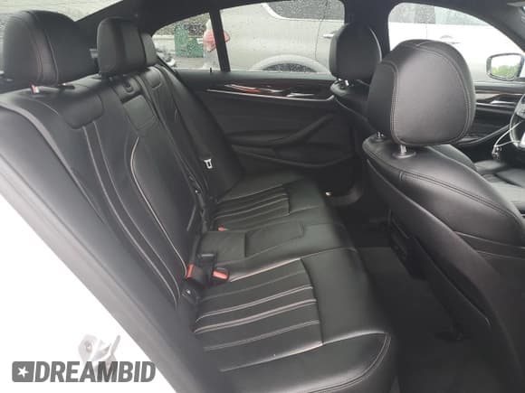 ✅ 2019 BMW 5 Series 540i xDrive • VIN: WBAJE7C53KWD55282 • Lot: 55386965. Wystawiony na Copart z przebiegiem 69 516 mil. Bezpłatny archiwum sprzedaży aukcyjnych z USA i szczegółowy raport historii pojazdu na DreamBid. Zdjęcie 10.