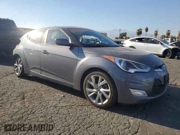 ✅ 2017 Hyundai Veloster • VIN: KMHTC6AD9HU313363 • Lot: 77983884. Wystawiony na Copart z przebiegiem 85 517 mil. Bezpłatny archiwum sprzedaży aukcyjnych z USA i szczegółowy raport historii pojazdu na DreamBid. Zdjęcie 4.