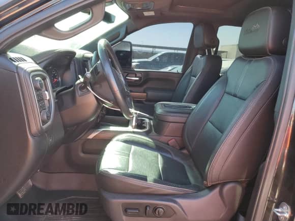 2020 Chevrolet Silverado 3500HD High Country z VIN 1GC4YVEYXLF105443, wystawiony jako Copart lot #52015675 z przebiegiem 73 070 mil mil oraz Szkoda całkowita • Salvage title. Historia ofert i sprzedaży dostępna na DreamBid. Obrazek 7.