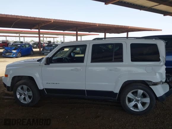 ✅ 2017 Jeep Patriot Latitude • VIN: 1C4NJPFB3HD184522 • Lot: 42623660. Listed on IAAI with 150,797 mi. Free auction sales archive from the USA and detailed vehicle history report at DreamBid. Image 14.