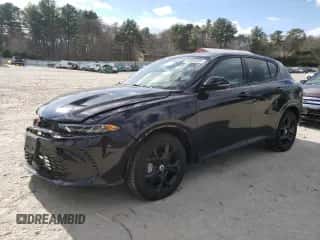 2024 Dodge Hornet R/T Plus z VIN ZACPDFDW3R3A22383, wystawiony jako Copart lot #50684485 z przebiegiem 3 053 mil mil oraz Szkoda całkowita • Salvage title. Historia ofert i sprzedaży dostępna na DreamBid. Obrazek 1.