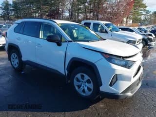 ✅ 2021 Toyota RAV4 LE • VIN: JTMF1RFV8MD069581 • Лот: 43761365. Опубликован ранее на IAAI с пробегом 46 605 миль. Бесплатный доступ к архиву аукционных продаж из США и подробный отчёт об истории автомобиля на DreamBid. Изображение 1.