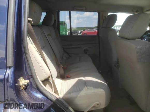 ✅ 2006 Jeep Commander • VIN: 1J8HH48K26C204923 • Lot: 63748955. Listed on Copart with 150,203 mi. Free auction sales archive from the USA and detailed vehicle history report at DreamBid. Image 11.