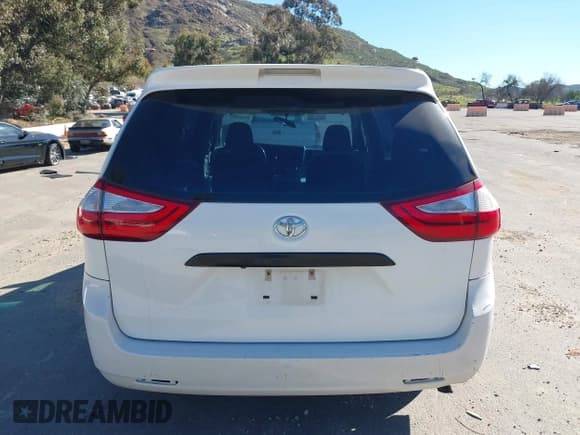✅ 2015 Toyota Sienna L • VIN: 5TDZK3DCXFS670488 • Lot: 43847021. Listed on IAAI with 247,395 mi. Free auction sales archive from the USA and detailed vehicle history report at DreamBid. Image 16.