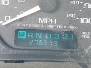 ✅ 2002 Chevrolet Suburban LS • VIN: 1GNEC16T02J206251 • Lot: 42732097. Wystawiony na IAAI z przebiegiem 276 973 mil. Bezpłatny archiwum sprzedaży aukcyjnych z USA i szczegółowy raport historii pojazdu na DreamBid. Zdjęcie 16.