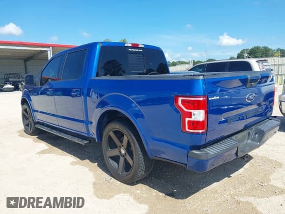 ✅ 2018 Ford F-150 XL • VIN: 1FTEW1C59JKF86981 • Lot: 42971800. Wystawiony na IAAI z przebiegiem 107 911 mil. Bezpłatny archiwum sprzedaży aukcyjnych z USA i szczegółowy raport historii pojazdu na DreamBid. Zdjęcie 3.
