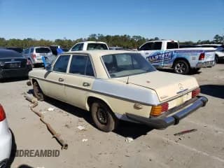 ✅ 1975 Mercedes-Benz 230 • VIN: 11501712038991 • Лот: 83866784. Опубликован ранее на Copart с пробегом 36 929 миль. Бесплатный доступ к архиву аукционных продаж из США и подробный отчёт об истории автомобиля на DreamBid. Изображение 2.