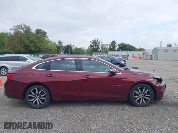 2016 Chevrolet Malibu LT z VIN 1G1ZF5SX3GF186890, wystawiony jako IAAI lot #43275631 z przebiegiem 163 982 mil mil oraz . Historia ofert i sprzedaży dostępna na DreamBid. Obrazek 13.