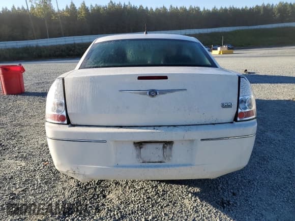 ✅ 2008 Chrysler 300 Touring • VIN: 2C3KA53G18H255389 • Lot: 86713475. Wystawiony na Copart z przebiegiem 132 729 mil. Bezpłatny archiwum sprzedaży aukcyjnych z USA i szczegółowy raport historii pojazdu na DreamBid. Zdjęcie 6.