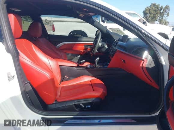 ✅ 2019 BMW 4 Series 430i • VIN: WBA4W3C58KAF93578 • Lot: 43572298. Wystawiony na IAAI z przebiegiem 65 278 mil. Bezpłatny archiwum sprzedaży aukcyjnych z USA i szczegółowy raport historii pojazdu na DreamBid. Zdjęcie 5.