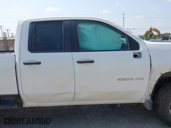 ✅ 2024 Chevrolet Silverado 2500HD Work Truck • VIN: 1GC2YLE7XRF176296 • Lot: 42282661. Wystawiony na IAAI z przebiegiem 37 254 mil. Bezpłatny archiwum sprzedaży aukcyjnych z USA i szczegółowy raport historii pojazdu na DreamBid. Zdjęcie 13.