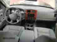 2005 Dodge Dakota SLT z VIN 1D7HW42N45S200091, wystawiony jako Copart lot #70249884 z przebiegiem 142 367 mil mil oraz Szkoda całkowita • Salvage title. Historia ofert i sprzedaży dostępna na DreamBid. Obrazek 8.