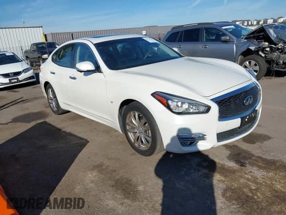 ✅ 2019 Infiniti Q70 Luxe • VIN: JN1BY1AP4KM505394 • Lot: 43734380. Listed on IAAI with 79,162 mi. Free auction sales archive from the USA and detailed vehicle history report at DreamBid. Image 1.