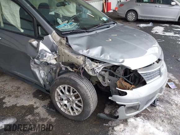 ✅ 2007 Nissan Versa SL • VIN: 3N1BC13E67L454718 • Lot: 41622751. Wystawiony na IAAI z przebiegiem 114 119 mil. Bezpłatny archiwum sprzedaży aukcyjnych z USA i szczegółowy raport historii pojazdu na DreamBid. Zdjęcie 6.