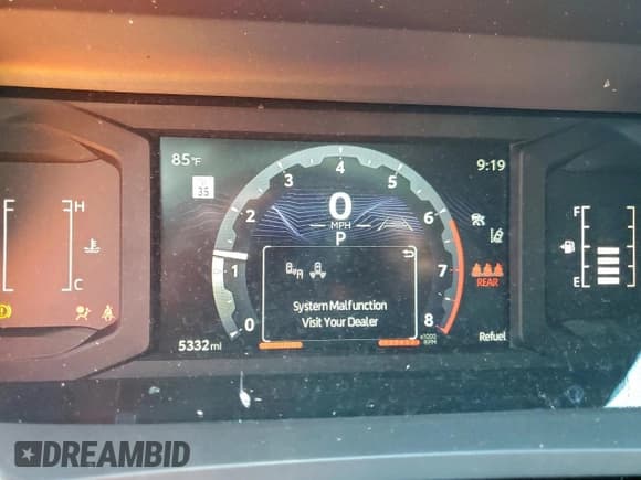 ✅ 2025 Toyota Tacoma SR5 • VIN: 3TMKB5FN9SM048650 • Lot: 82434695. Wystawiony na Copart z przebiegiem 5 332 mil. Bezpłatny archiwum sprzedaży aukcyjnych z USA i szczegółowy raport historii pojazdu na DreamBid. Zdjęcie 9.