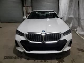 ✅ 2024 BMW 5 Series 530i xDrive • VIN: WBA53FJ06RCS73662 • Lot: 81284644. Listed on Copart with 10,273 mi. Free auction sales archive from the USA and detailed vehicle history report at DreamBid. Image 5.