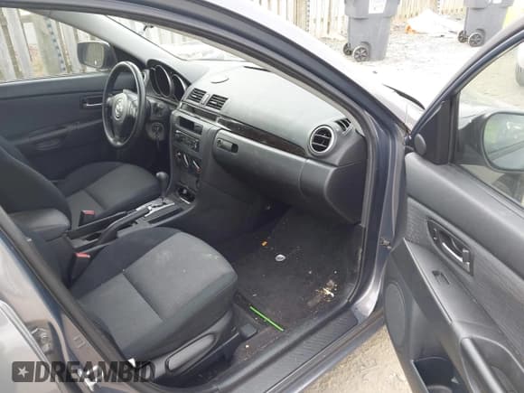 ✅ 2008 Mazda 3 Sport • VIN: JM1BK12F881795766 • Lot: 43685091. Wystawiony na IAAI z przebiegiem 171 366 mil. Bezpłatny archiwum sprzedaży aukcyjnych z USA i szczegółowy raport historii pojazdu na DreamBid. Zdjęcie 5.