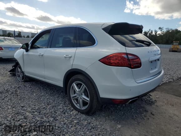 ✅ 2014 Porsche Cayenne S • VIN: WP1AB2A28ELA56170 • Lot: 90845585. Listed on Copart with 177,461 mi. Free auction sales archive from the USA and detailed vehicle history report at DreamBid. Image 2.