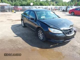 ✅ 2013 Chrysler 200 Touring • VIN: 1C3CCBBB5DN721720 • Лот: 42984236. Опубликован ранее на IAAI с пробегом 147 244 миль. Бесплатный доступ к архиву аукционных продаж из США и подробный отчёт об истории автомобиля на DreamBid. Изображение 1.