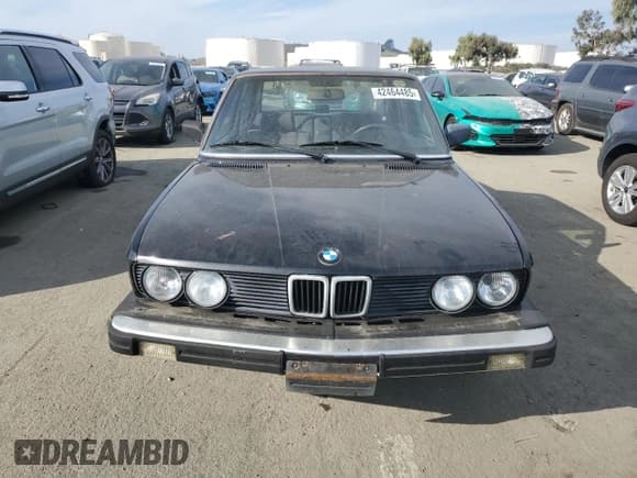 ✅ 1984 BMW 5 Series 528e • VIN: WBADK8304E9271245 • Lot: 42464485. Listed on Copart with 250,914 mi. Free auction sales archive from the USA and detailed vehicle history report at DreamBid. Image 5.