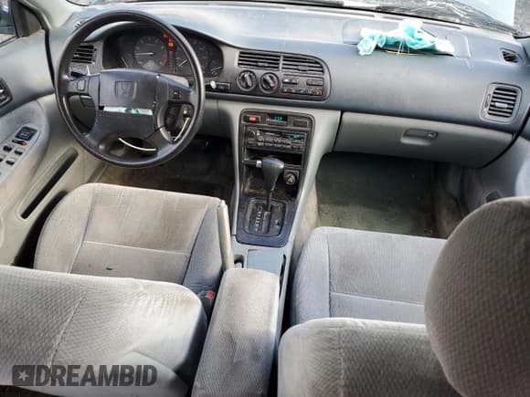 ✅ 1996 Honda Accord LX • VIN: 1HGCD563XTA173282 • Лот: 90094945. Опубликован ранее на Copart с пробегом 221 657 миль. Бесплатный доступ к архиву аукционных продаж из США и подробный отчёт об истории автомобиля на DreamBid. Изображение 8.