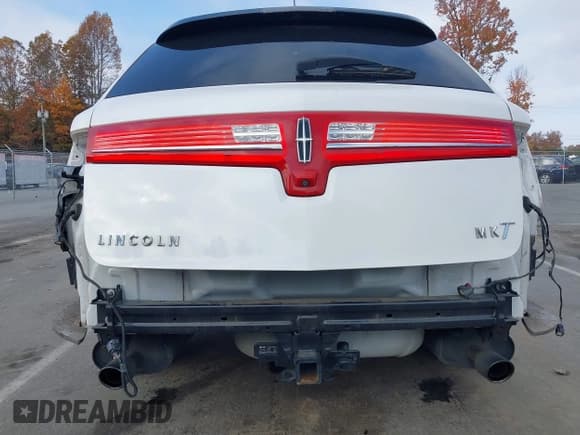 ✅ 2019 Lincoln MKT Reserve • VIN: 2LMHJ5AT2KBL00694 • Лот: 43639684. Опубликован ранее на IAAI с пробегом 121 171 миль. Бесплатный доступ к архиву аукционных продаж из США и подробный отчёт об истории автомобиля на DreamBid. Изображение 6.