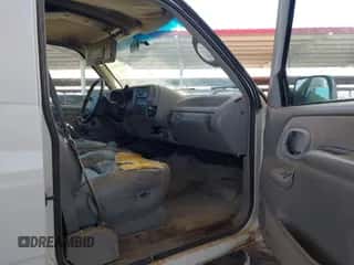 1995 Chevrolet Suburban z VIN 1GNGK26N4SJ358343, wystawiony jako IAAI lot #43271531 z przebiegiem Nie podano mil oraz . Historia ofert i sprzedaży dostępna na DreamBid. Obrazek 5.