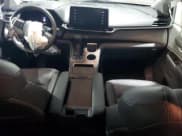 ✅ 2023 Toyota Sienna LE • VIN: 5TDKRKEC1PS151630 • Лот: 84179195. Опубликован ранее на Copart с пробегом 14 205 миль. Бесплатный доступ к архиву аукционных продаж из США и подробный отчёт об истории автомобиля на DreamBid. Изображение 8.