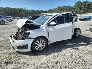 2014 Chevrolet Sonic LS z VIN 1G1JA5SH3E4101818, wystawiony jako Copart lot #80092235 z przebiegiem 156 275 mil mil oraz Nie do naprawy • Non repairable. Historia ofert i sprzedaży dostępna na DreamBid. Obrazek 1.