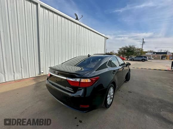 ✅ 2014 Lexus ES 300h • VIN: JTHBW1GG3E2048022 • Lot: 96199425. Wystawiony na Copart z przebiegiem 243 901 mil. Bezpłatny archiwum sprzedaży aukcyjnych z USA i szczegółowy raport historii pojazdu na DreamBid. Zdjęcie 4.
