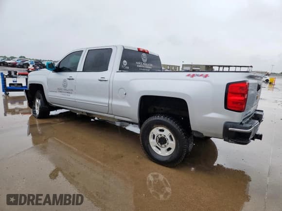 ✅ 2015 Chevrolet Silverado 2500HD LT • VIN: 1GC1CVEG8FF561227 • Lot: 64398545. Wystawiony na Copart z przebiegiem Nie podano. Bezpłatny archiwum sprzedaży aukcyjnych z USA i szczegółowy raport historii pojazdu na DreamBid. Zdjęcie 2.