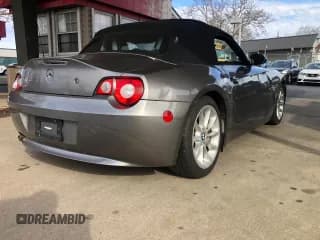 ✅ 2005 BMW Z4 2.5i • VIN: 4USBT33595LS58378 • Lot: 93689065. Wystawiony na Copart z przebiegiem 55 535 mil. Bezpłatny archiwum sprzedaży aukcyjnych z USA i szczegółowy raport historii pojazdu na DreamBid. Zdjęcie 4.