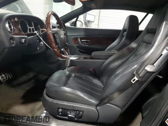 ✅ 2007 Bentley Continental GT • VIN: SCBDR33W57C048677 • Lot: 89522845. Wystawiony na Copart z przebiegiem 56 560 mil. Bezpłatny archiwum sprzedaży aukcyjnych z USA i szczegółowy raport historii pojazdu na DreamBid. Zdjęcie 7.