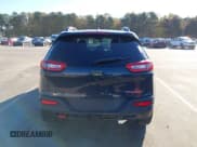 ✅ 2017 Jeep Cherokee Trailhawk L Plus • VIN: 1C4PJMBSXHW639609 • Lot: 43540970. Wystawiony na IAAI z przebiegiem 79 511 mil. Bezpłatny archiwum sprzedaży aukcyjnych z USA i szczegółowy raport historii pojazdu na DreamBid. Zdjęcie 16.