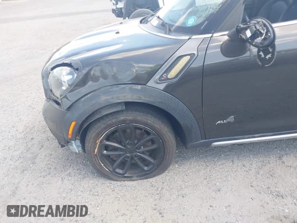 ✅ 2015 MINI Countryman S • VIN: WMWZC5C5XFWT38155 • Lot: 43134965. Listed on IAAI with 190,711 mi. Free auction sales archive from the USA and detailed vehicle history report at DreamBid. Image 6.