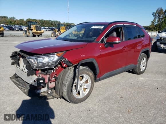 ✅ 2020 Toyota RAV4 XLE • VIN: JTMW1RFV5LD047617 • Lot: 82431625. Wystawiony na Copart z przebiegiem 47 273 mil. Bezpłatny archiwum sprzedaży aukcyjnych z USA i szczegółowy raport historii pojazdu na DreamBid. Zdjęcie 1.