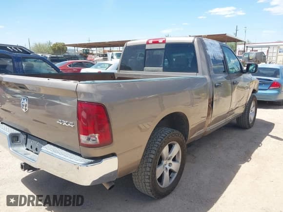 ✅ 2009 Dodge 1500 SLT • VIN: 1D3HV18T09S758065 • Lot: 42207452. Wystawiony na IAAI z przebiegiem 131 520 mil. Bezpłatny archiwum sprzedaży aukcyjnych z USA i szczegółowy raport historii pojazdu na DreamBid. Zdjęcie 4.