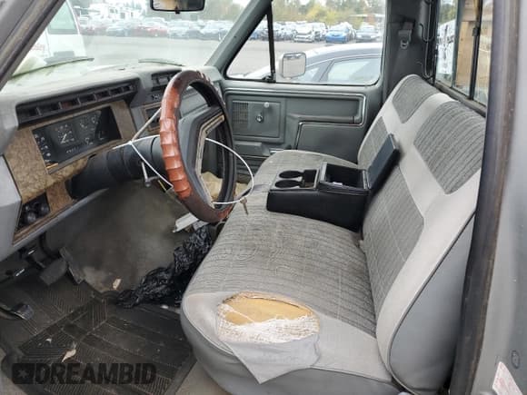 ✅ 1986 Ford F-250 • VIN: 2FTHF25H6GCB17497 • Lot: 76195044. Listed on Copart with 114,155 mi. Free auction sales archive from the USA and detailed vehicle history report at DreamBid. Image 8.