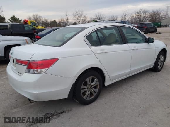 ✅ 2011 Honda Accord SE • VIN: 1HGCP2F60BA096775 • Lot: 43773829. Wystawiony na IAAI z przebiegiem 304 200 mil. Bezpłatny archiwum sprzedaży aukcyjnych z USA i szczegółowy raport historii pojazdu na DreamBid. Zdjęcie 4.