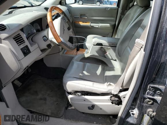 ✅ 2009 Chrysler Aspen Limited • VIN: 1A8HW58T69F702243 • Лот: 51640845. Опубликован ранее на Copart с пробегом 175 033 миль. Бесплатный доступ к архиву аукционных продаж из США и подробный отчёт об истории автомобиля на DreamBid. Изображение 7.