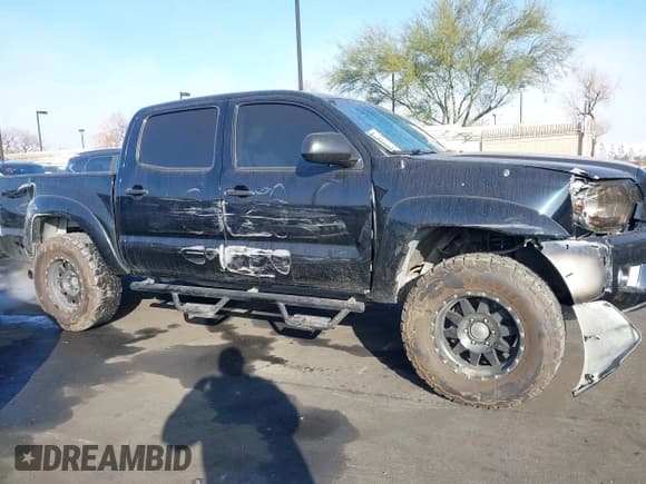 ✅ 2015 Toyota Tacoma • VIN: 5TFLU4EN3FX142632 • Lot: 41185900. Listed on IAAI with 135,963 mi. Free auction sales archive from the USA and detailed vehicle history report at DreamBid. Image 6.