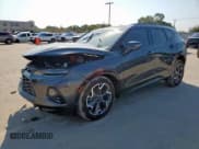 ✅ 2020 Chevrolet Blazer RS • VIN: 3GNKBERS8LS556498 • Lot: 68142895. Wystawiony na Copart z przebiegiem 75 055 mil. Bezpłatny archiwum sprzedaży aukcyjnych z USA i szczegółowy raport historii pojazdu na DreamBid. Zdjęcie 1.