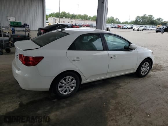 ✅ 2013 Kia Forte LX • VIN: KNAFT4A21D5673152 • Лот: 71175025. Опубликован ранее на Copart с пробегом 270 684 миль. Бесплатный доступ к архиву аукционных продаж из США и подробный отчёт об истории автомобиля на DreamBid. Изображение 3.